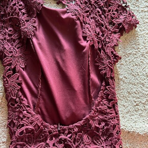 Lulus Romance language burgundy backless dress small - Picture 10 of 11